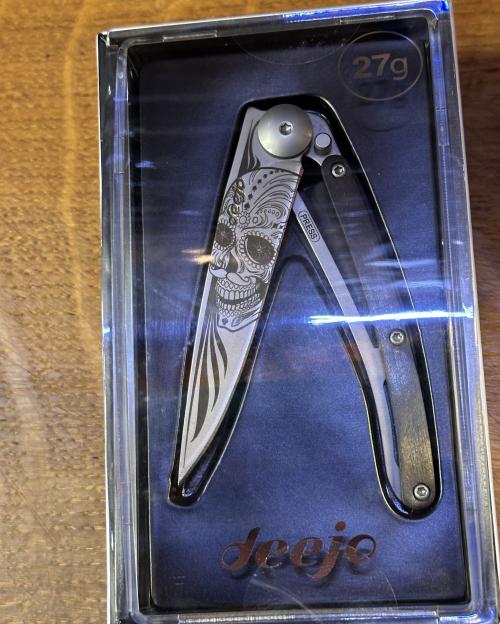 couteau deejo 27 g le skull